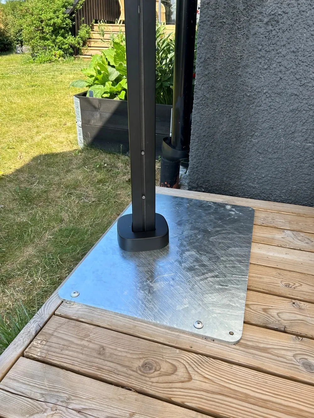 Parasollfot monterad på trall